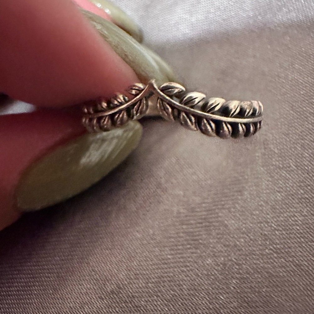 Elegant Silver Leaf Ring